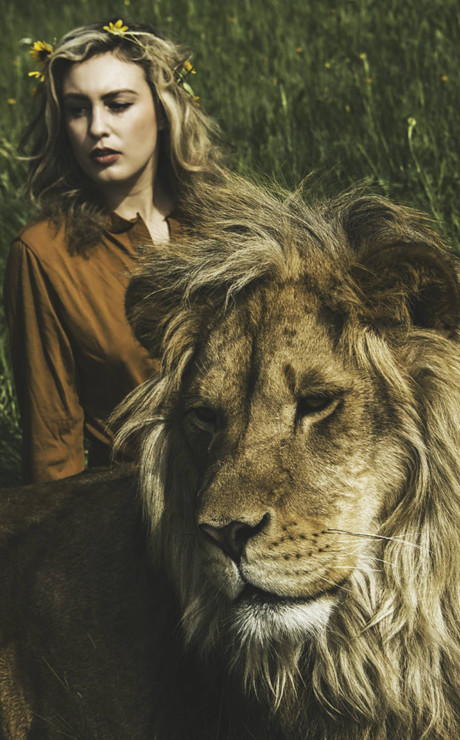 alex van zeelandt with lion